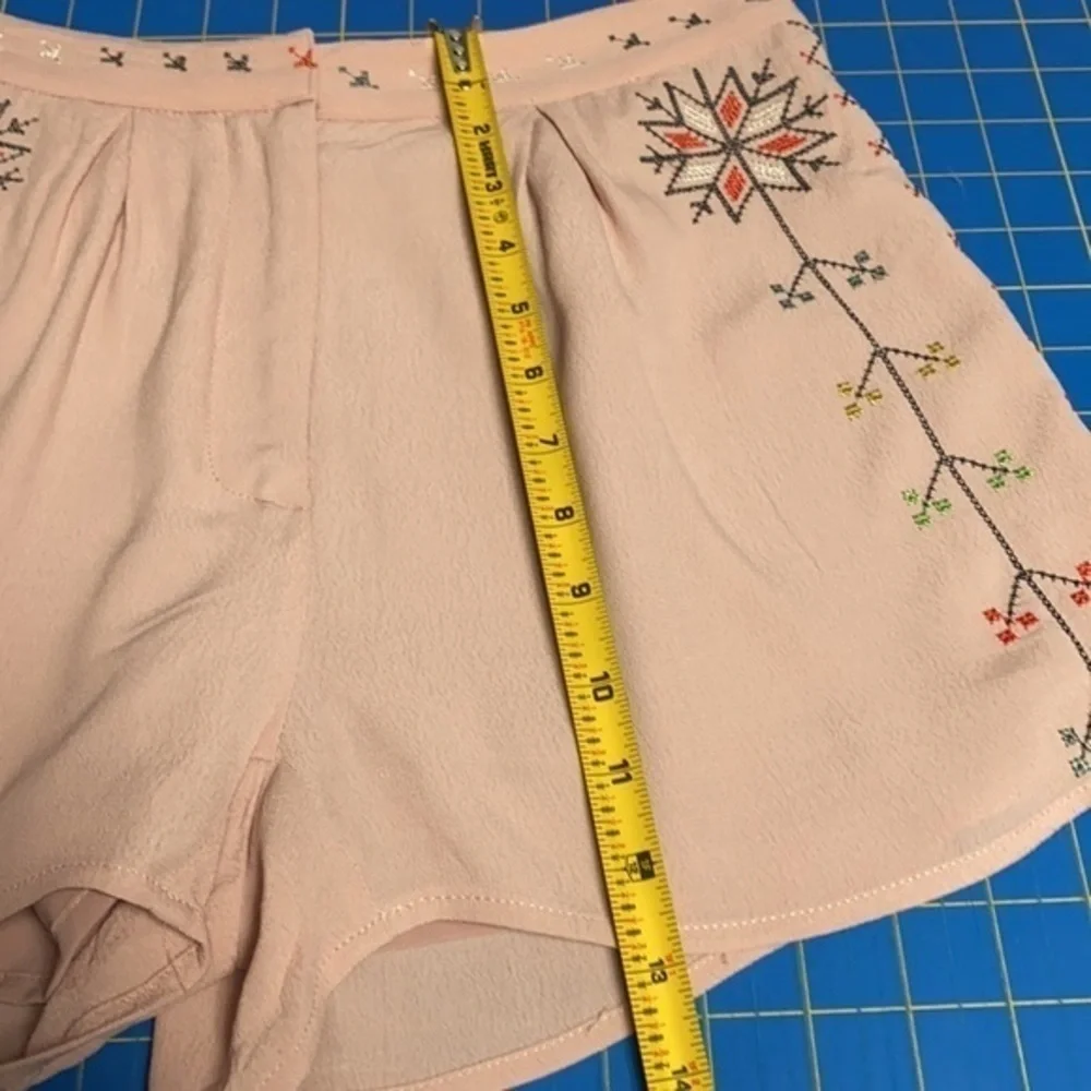 ELLISON Embroidered Short Pants Sz.M
